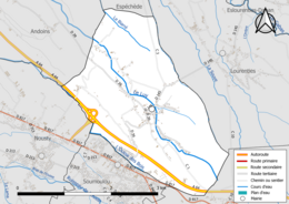 Carte en couleur présentant le réseau hydrographique de la commune