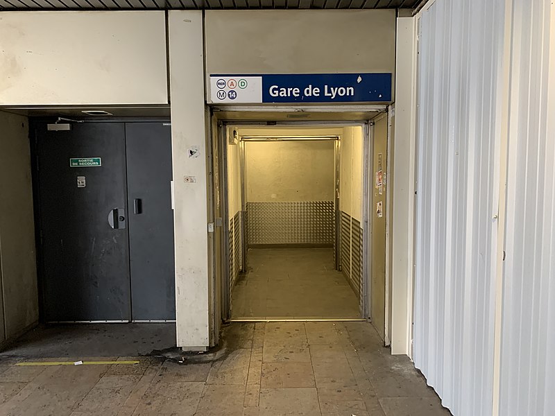 File:Accès Gare Lyon Allée Bercy - Paris XII (FR75) - 2021-05-26 - 1.jpg