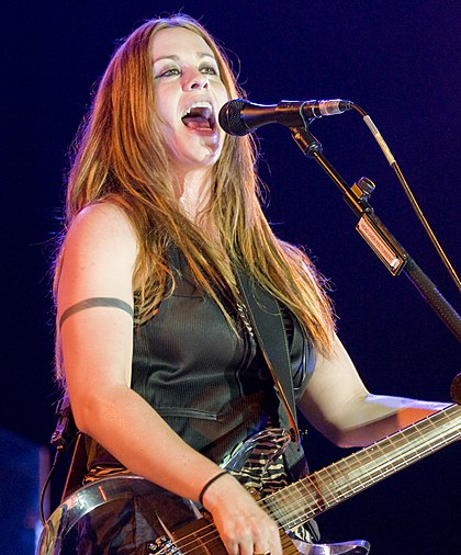 Morissette performing in 2008