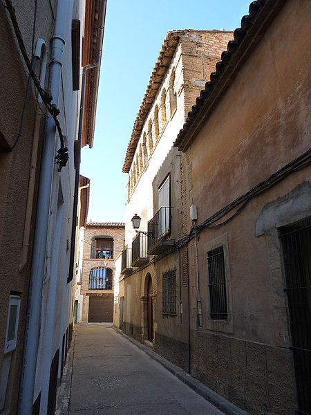 File:Albalate de Cinca - Calle de las Damas 01.jpg