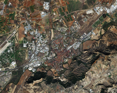 Alcalá de Henares (ESA 16-11-2015) vista desde el satélite Sentinel-2A.png