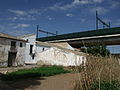Ferma Aiguamolls și Casa Maso, practic sub viaductul AVE.