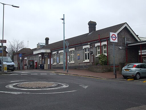 Amersham station building