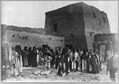 Arabia. Shiek's fortress in the desert (with group of Arabs posed.) (Alois Masil) LCCN2001705624.jpg