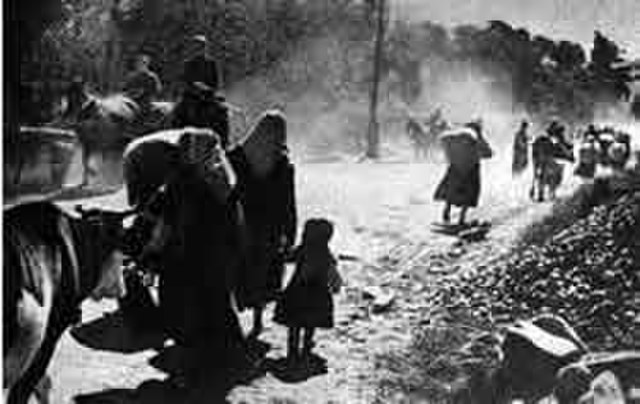 Armenian civilians flee Kars after its capture by Turkish forces