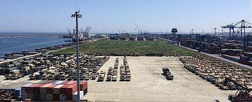 Echipamente ale Brigăzii 116 Cavalerie descărcat în Portul Constanța (2016)