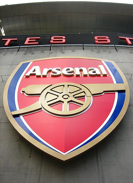 File:Arsenal logo at the Emirates  - Wikimedia Commons