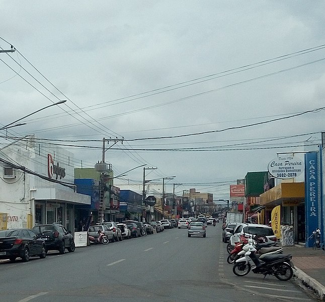 File:Avenida Couto Magalhães II.jpg