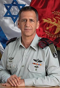 Aviv Kochavi v roku 2016 v pozícii Veliteľa severného veliteľstva s červenou baretkou Výsadkárskej brigády