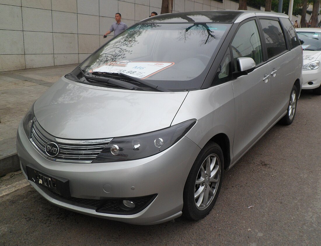 BYD M6