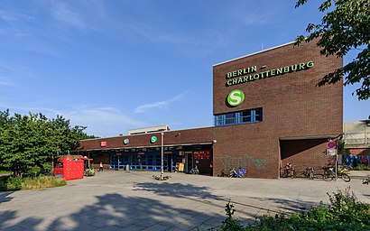 So kommt man zu Bahnhof Berlin-Charlottenburg mit den Öffentlichen - Mehr zum Ort Hier