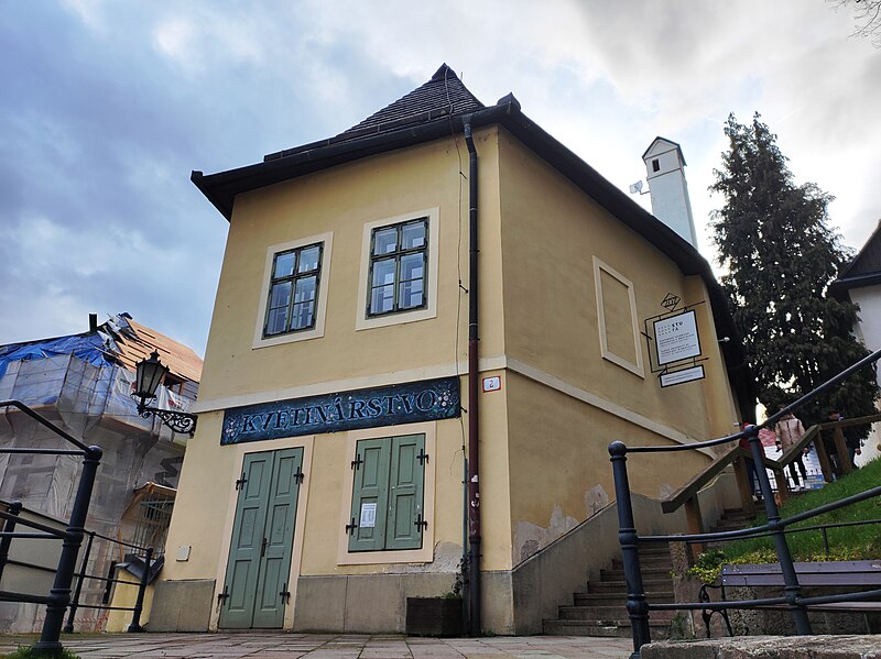 File:Banská Štiavnica, Radničné námestie 2.jpg