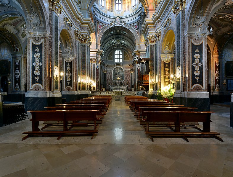 File:Basilica (Oria) - Interior.jpg