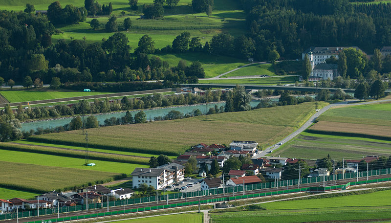 File:Baumkirchen, Ortsteil Unterfeld 2.jpg