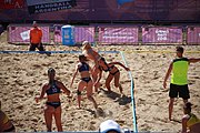 Deutsch: Beachhandball bei den Olympischen Jugendspielen 2018; Tag 3, 10. Oktober 2018; Mädchen, Vorrunde, Gruppe B - Niederlande-Argentinien 2:0 English: Beach handball at the 2018 Summer Youth Olympics at 10 October 2018 – Girls Preliminary Round Group B‎ – Netherlands-Argentina 2:0