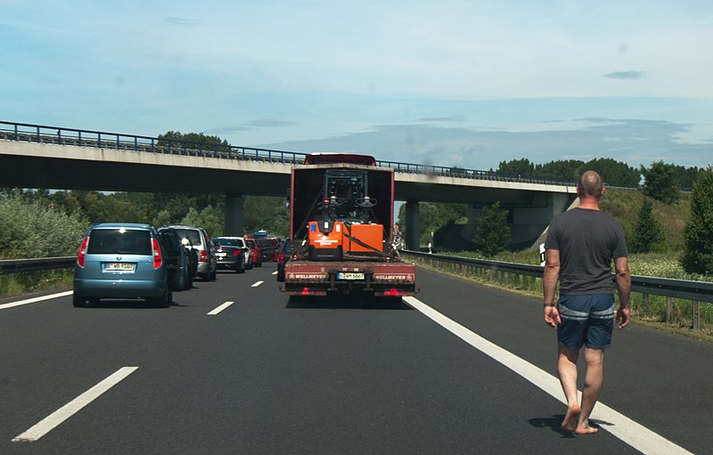 File:Berlin autobahnkreuz oranienburg stau 01.08.2012 12-23-13.jpg