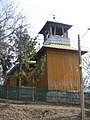 Turnul clopotniţă de lemn văzut dinspre vest