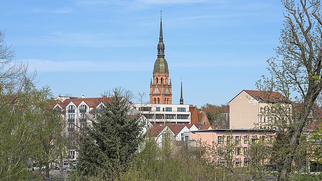 "Blick_vom_Sellerhäuser_Viadukt_zur_Emmauskirche.jpg" by User:Augustgeyler