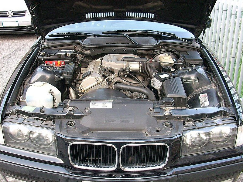 File:Bmw 316 e36 engine bay-1.jpg