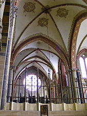 The crossing: original medieval arcs & vaults on 19th century pillars Bremen Dom Vierung von Suden.jpg