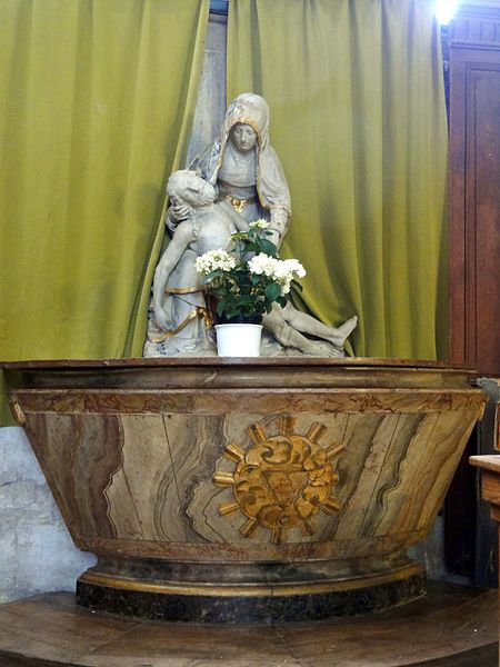 File:Bresles (60), église Saint-Gervais-Saint-Protais, collatéral sud, Pietà et autel en hémicycle.JPG