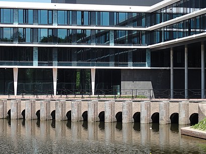 Hoe gaan naar Brug Met De Twaalf Gaten met het openbaar vervoer - Over de plek