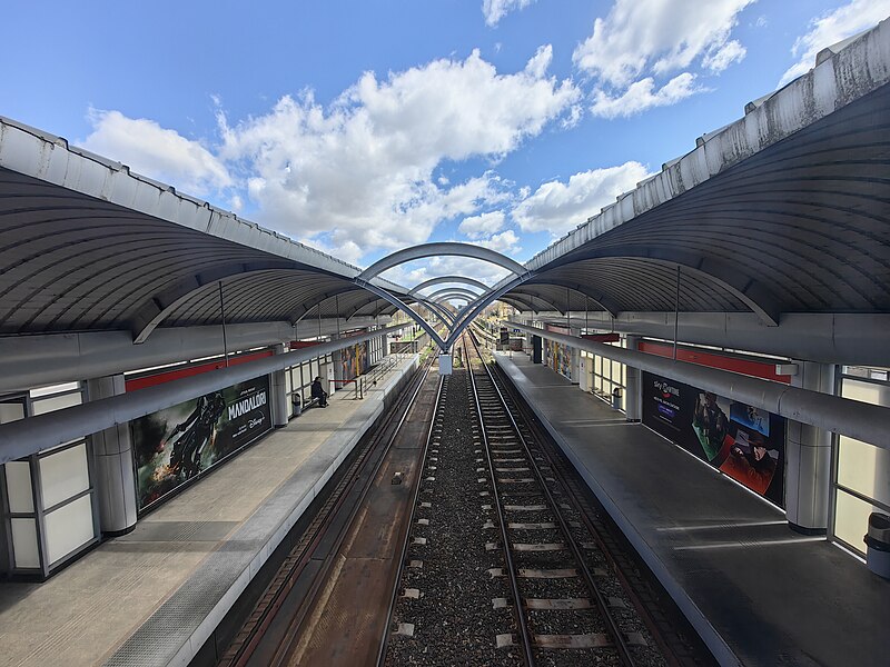 File:Budapest, M2 metró, Pillangó utca, 12.jpg