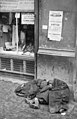 Bundesarchiv Bild 101I-134-0793-20, Polen, Ghetto Warschau, Kinder auf Straße.jpg