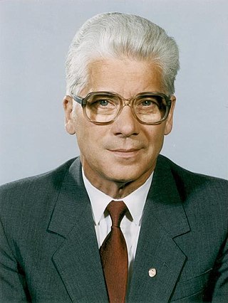 <span class="mw-page-title-main">Johannes Chemnitzer</span> East German politician (1929–2021)