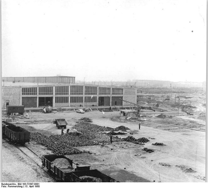 File:Bundesarchiv Bild 183-72387-0001, Rostock, Überseehafen, Bauarbeiten an der Freilagerfläche.jpg