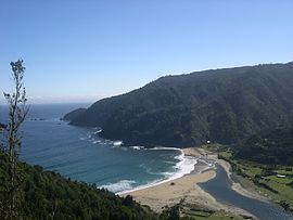 Manquemapu Bay, a marine landscape and trekking destination on the Purranque coast.