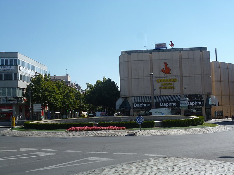 File:Centro Comercial Canguro, Collado Villalba.jpg