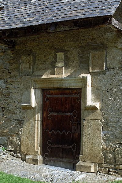 File:Chapelle Saint-Pé de la Moraine 2.jpg