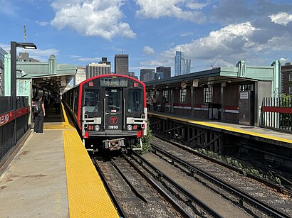 How to get to Charles/Mgh Station with public transit - About the place