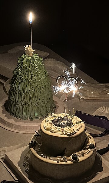 File:Christmas Celebration Cake.jpg