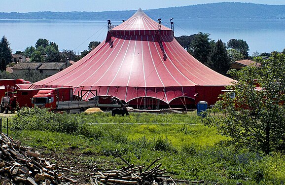 Tendone da circo al Lago di Bracciano