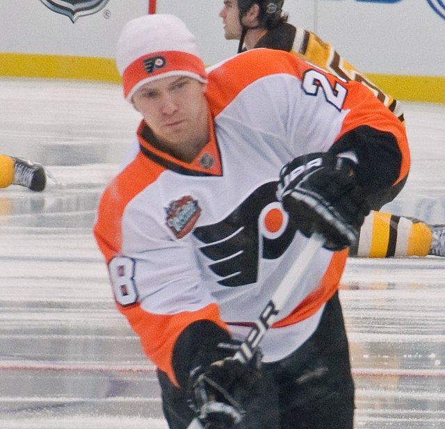 Giroux with the Philadelphia Flyers during the 2010 NHL Winter Classic