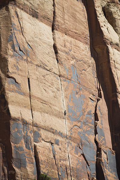 File:Climbing at Indian Creek (BLM area) (9737689570).jpg