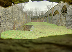 Fossé vu depuis la caponnière double du fort Lachaux (place forte de Belfort).