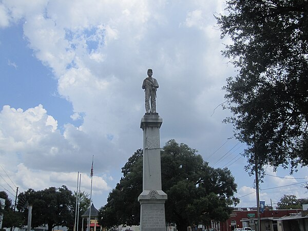 Confederate soldier statue on Madison Parish Courthouse lawn