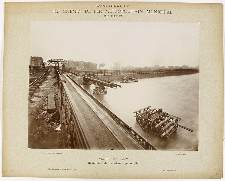 File:Construction du Chemin de fer métropolitain municipal de Paris - Viaduc de Passy, démolition de l'ancienne passerelle, 1, PH37560(2).jpg