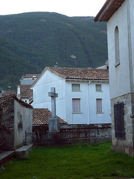 File:Crucero, Guisando.JPG