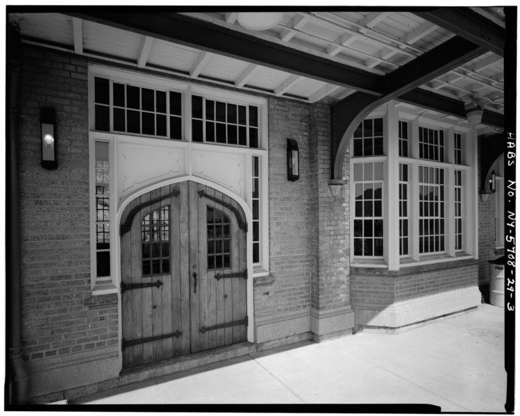 File:DETAIL OF DOORWAY, EAST SIDE - U. S. Military Academy, West Shore Railroad Passenger Station, West Point, Orange County, NY HABS NY,36-WEPO,1-29-3.tif