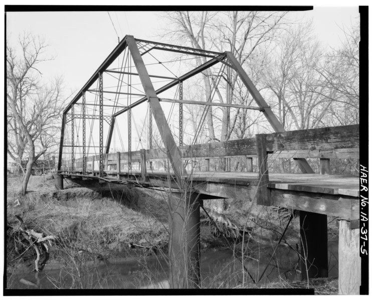 File:DETAIL VIEW OF SOUTH PORTAL AND WEST WEB OF BRIDGE, LOOKING NORTHEAST - Bevington Bridge, Spanning Middle River at Warren Street, Bevington, Madison County, IA HAER IOWA,61-BEV,1-5.tif