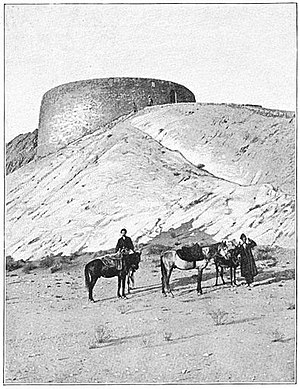 Iranskt torn på fotografi från tidigt 1900-tal.