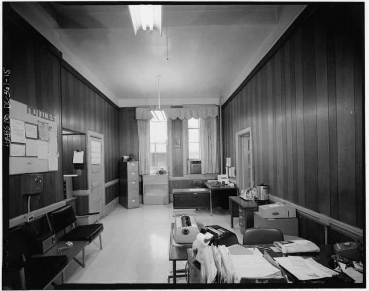 File:Dynecourt Mahon, Photographer October 1979 FIRST FLOOR, OFFICE - Twelfth Street YMCA Building, 1816 Twelfth Street Northwest, Washington, District of Columbia, DC HABS DC,WASH,233-15.tif