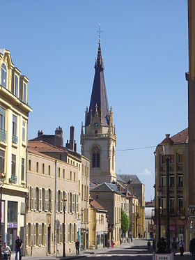 Vue du clocher depuis la place de la République