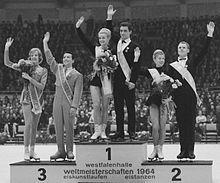 1964 World Figure Skating Championships, pairs podium Eiskunstlauf-Weltmeisterschaft 1964 916-1179.jpg