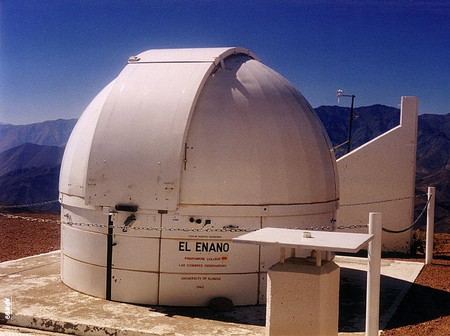 IA Generativa: Un Telescopio Profesional En Un Observatorio Espacial Con  Mecanismos Automáticos De Rotación De Plataforma Y Rodamiento Fotos,  retratos, imágenes y fotografía de archivo libres de derecho. Image  208555628