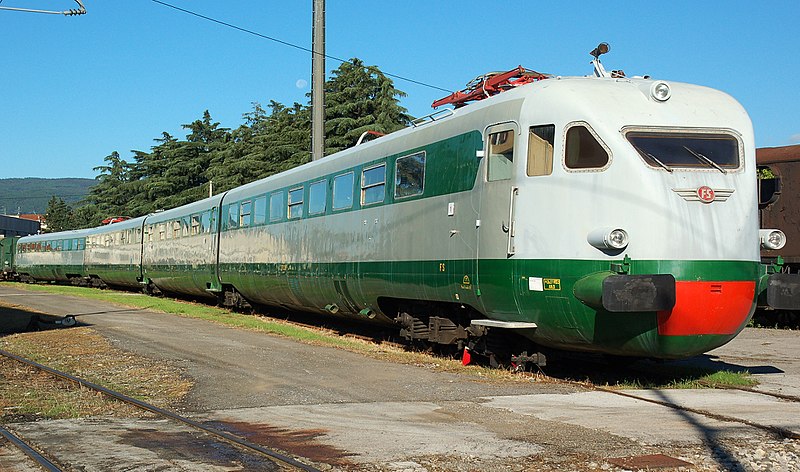 File:Elettrotreno FS etr 220 232P.jpg